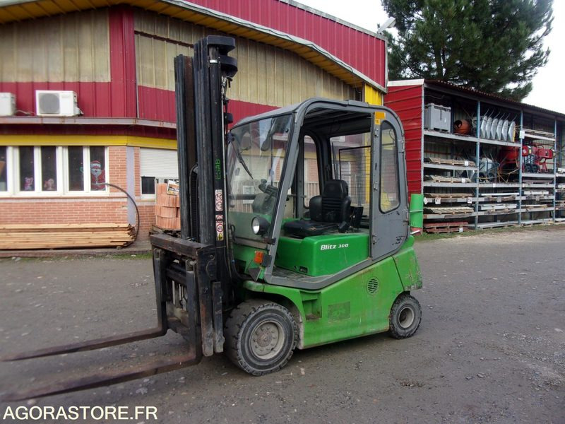 CHARIOT ÉLÉVATEUR 3 TONNES POSITIONNEUR DE FOURCHES ELECTRIQUE CESAB - מלגזה חשמלית: תמונה 2 CHARIOT ÉLÉVATEUR 3 TONNES POSITIONNEUR DE FOURCHES ELECTRIQUE CESAB - מלגזה חשמלית: תמונה 2