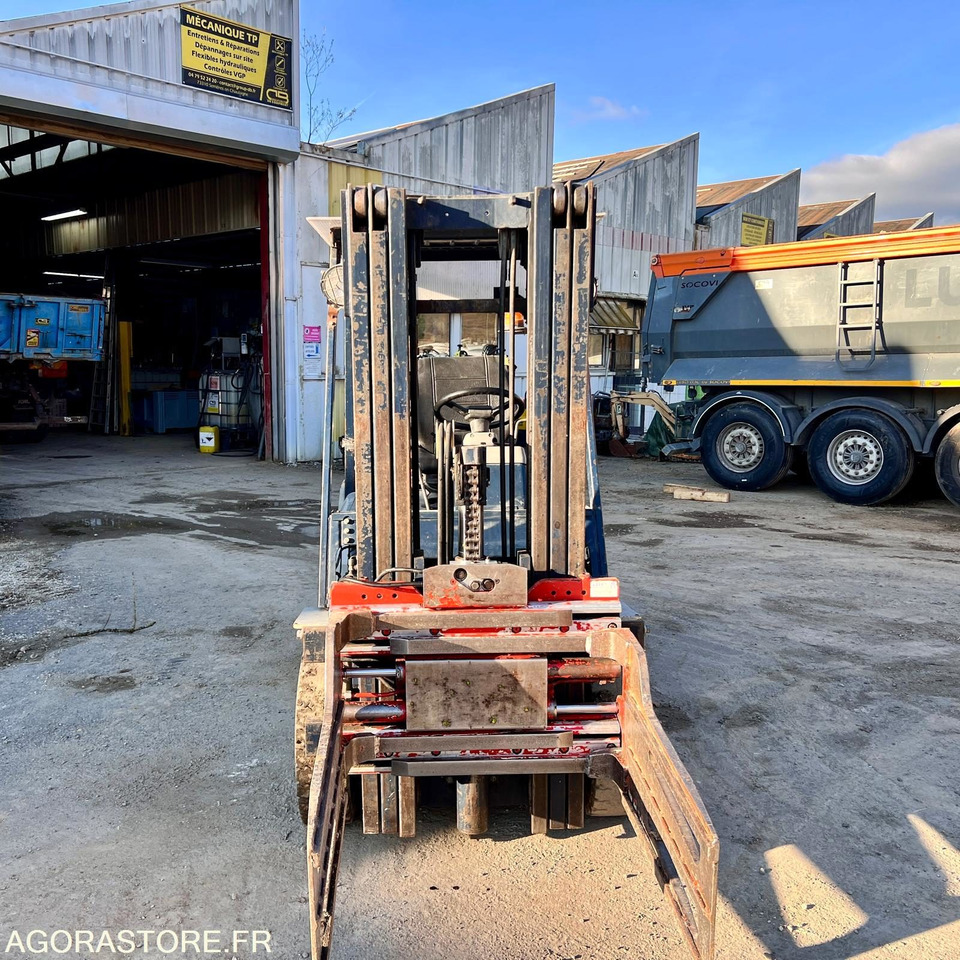 CHARIOT ÉLÉVATEUR À GAZ KOMATSU FG25T-11E AVEC PINCES - 1995 / 7938 HEURES - מלגזת סולר: תמונה 5 CHARIOT ÉLÉVATEUR À GAZ KOMATSU FG25T-11E AVEC PINCES - 1995 / 7938 HEURES - מלגזת סולר: תמונה 5