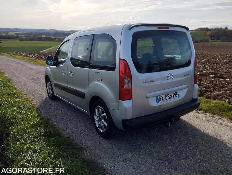 CITROEN BERLINGO COMBISPACE 1.6 HDI 110 DIESEL - 5 PLACES - ANNÉE 2009 - מכונית: תמונה 5 CITROEN BERLINGO COMBISPACE 1.6 HDI 110 DIESEL - 5 PLACES - ANNÉE 2009 - מכונית: תמונה 5