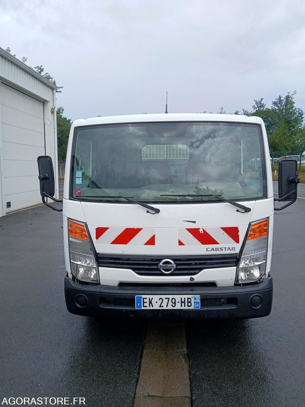 Camion plateau Nissan - 2008 - 230.040 km - כלי רכב מסחרי מזהיר: תמונה 3 Camion plateau Nissan - 2008 - 230.040 km - כלי רכב מסחרי מזהיר: תמונה 3