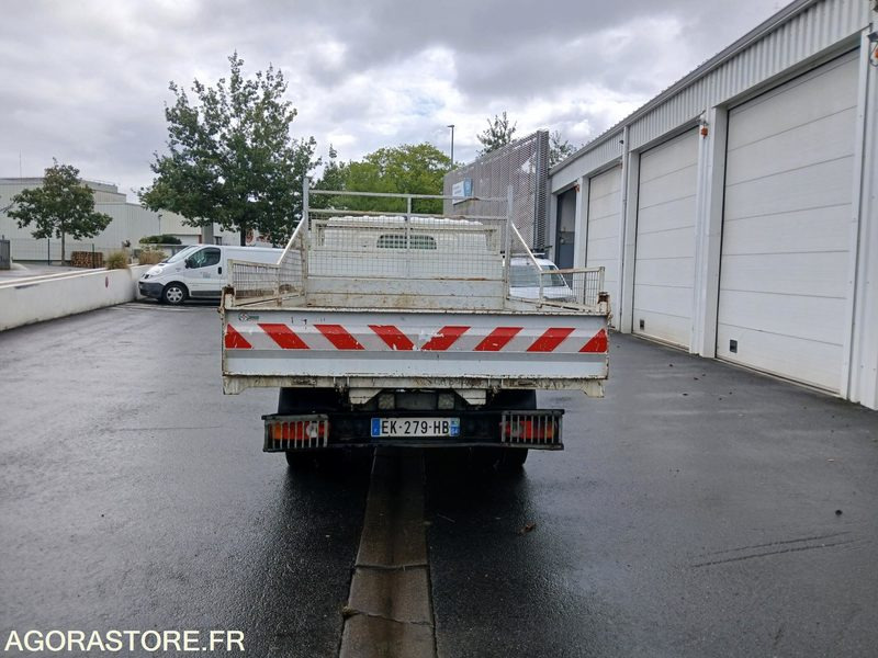 Camion plateau Nissan - 2008 - 230.040 km - כלי רכב מסחרי מזהיר: תמונה 4 Camion plateau Nissan - 2008 - 230.040 km - כלי רכב מסחרי מזהיר: תמונה 4