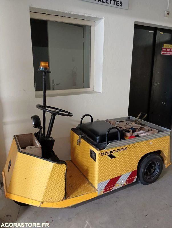 Chariot électrique TAYLOR DUNN - Bon état - 2010 - טרקטור גרירה: תמונה 1 Chariot électrique TAYLOR DUNN - Bon état - 2010 - טרקטור גרירה: תמונה 1