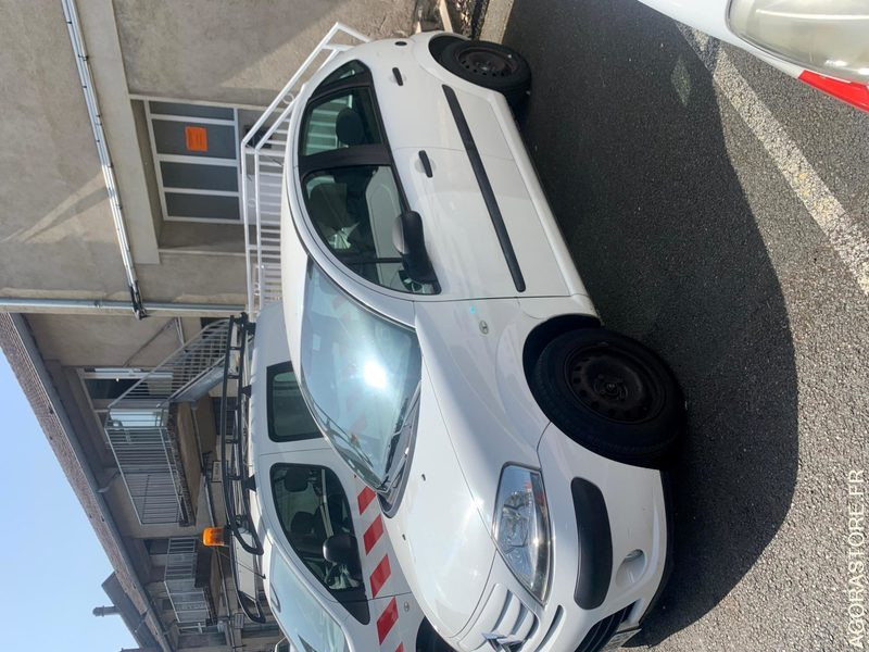 Citroen C 3 Phase 2 1.4 i GNV 75 cv - מכונית: תמונה 2 Citroen C 3 Phase 2 1.4 i GNV 75 cv - מכונית: תמונה 2