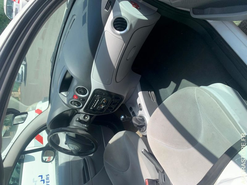 Citroen C 3 Phase 2 1.4 i GNV 75 cv - מכונית: תמונה 4 Citroen C 3 Phase 2 1.4 i GNV 75 cv - מכונית: תמונה 4