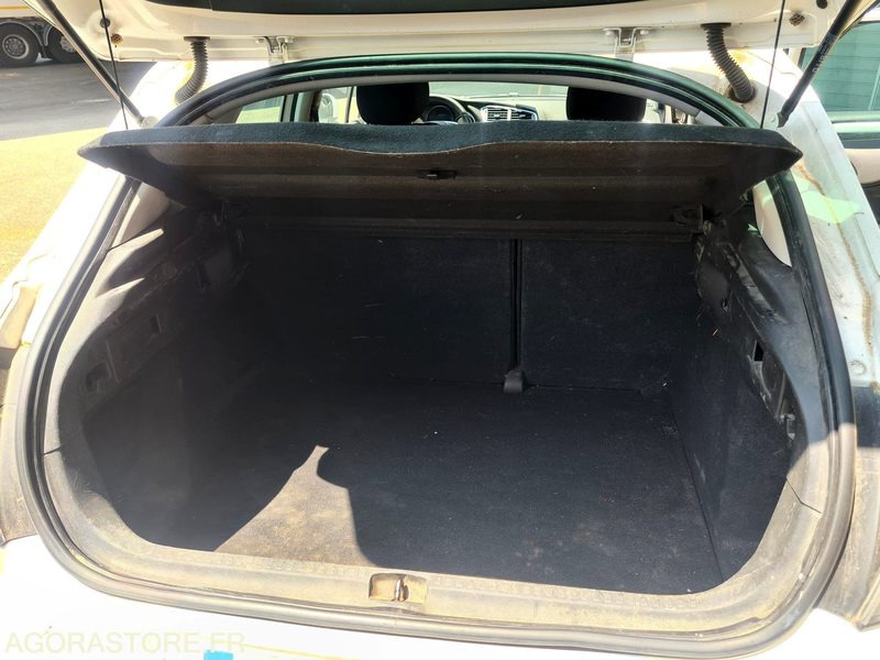 Citroën C4 EV-500-GR - véhicule non roulant - מכונית: תמונה 5 Citroën C4 EV-500-GR - véhicule non roulant - מכונית: תמונה 5