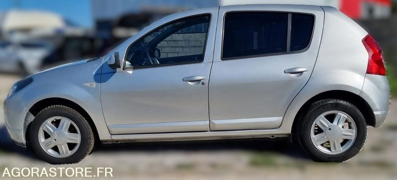 Dacia Sandero MPI GPL/ ESSENCE 176000km - מכונית: תמונה 4 Dacia Sandero MPI GPL/ ESSENCE 176000km - מכונית: תמונה 4