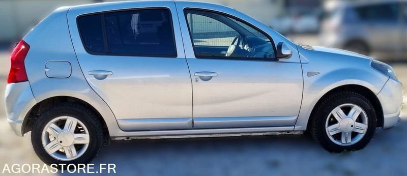 Dacia Sandero MPI GPL/ ESSENCE 176000km - מכונית: תמונה 5 Dacia Sandero MPI GPL/ ESSENCE 176000km - מכונית: תמונה 5