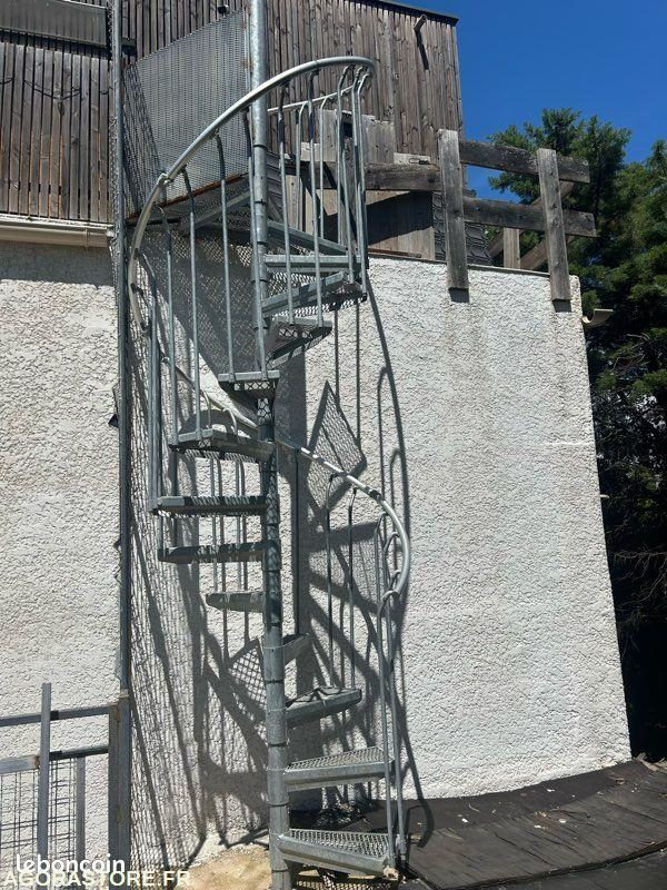 Escalier colimaçon 350 cm - כלי/ ציוד: תמונה 1 Escalier colimaçon 350 cm - כלי/ ציוד: תמונה 1