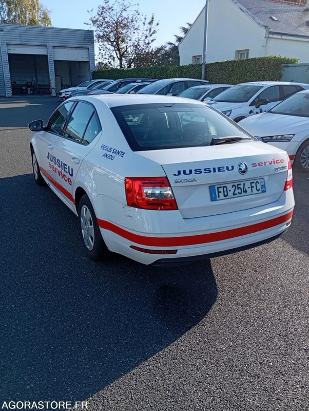 FD-254-FC - Non Roulant - SKODA OCTAVIA - VP - 387 000 Kms - מכונית: תמונה 4 FD-254-FC - Non Roulant - SKODA OCTAVIA - VP - 387 000 Kms - מכונית: תמונה 4