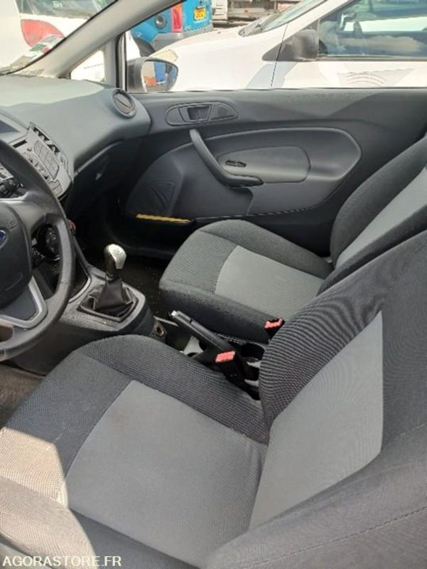 FORD FIESTA N°1 1.2 L– COULEUR BLANCHE - מכונית: תמונה 3 FORD FIESTA N°1 1.2 L– COULEUR BLANCHE - מכונית: תמונה 3
