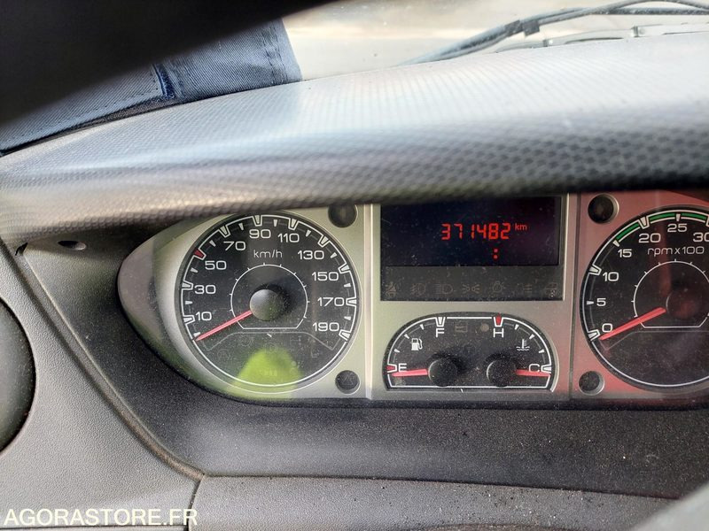 FOURGON IVECO AVEC GROUPE HP 371482 KMS / BC273MB (VENTE EXPORT UNIQUEMENT) - כלי רכב מסחרי עם לוח: תמונה 4 FOURGON IVECO AVEC GROUPE HP 371482 KMS / BC273MB (VENTE EXPORT UNIQUEMENT) - כלי רכב מסחרי עם לוח: תמונה 4