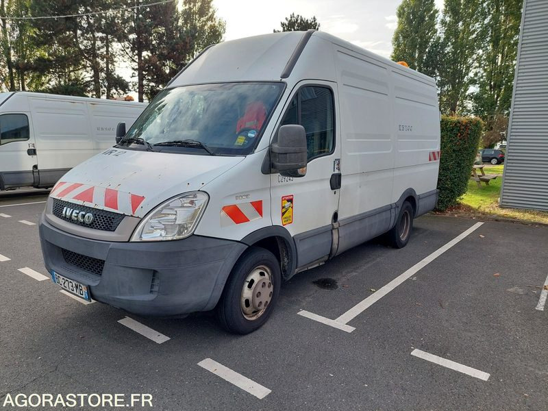 FOURGON IVECO AVEC GROUPE HP 371482 KMS / BC273MB (VENTE EXPORT UNIQUEMENT) - כלי רכב מסחרי עם לוח: תמונה 2 FOURGON IVECO AVEC GROUPE HP 371482 KMS / BC273MB (VENTE EXPORT UNIQUEMENT) - כלי רכב מסחרי עם לוח: תמונה 2