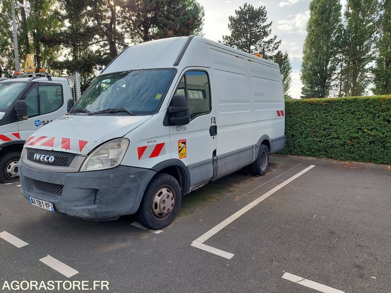 FOURGON IVECO AVEC GROUPE HP / AX781YP (VENTE EXPORT UNIQUEMENT) - כלי רכב מסחרי עם לוח: תמונה 1 FOURGON IVECO AVEC GROUPE HP / AX781YP (VENTE EXPORT UNIQUEMENT) - כלי רכב מסחרי עם לוח: תמונה 1