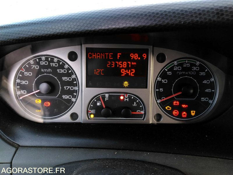 IVECO 35C13 N0 230 - כלי רכב מסחרי מזהיר: תמונה 1 IVECO 35C13 N0 230 - כלי רכב מסחרי מזהיר: תמונה 1