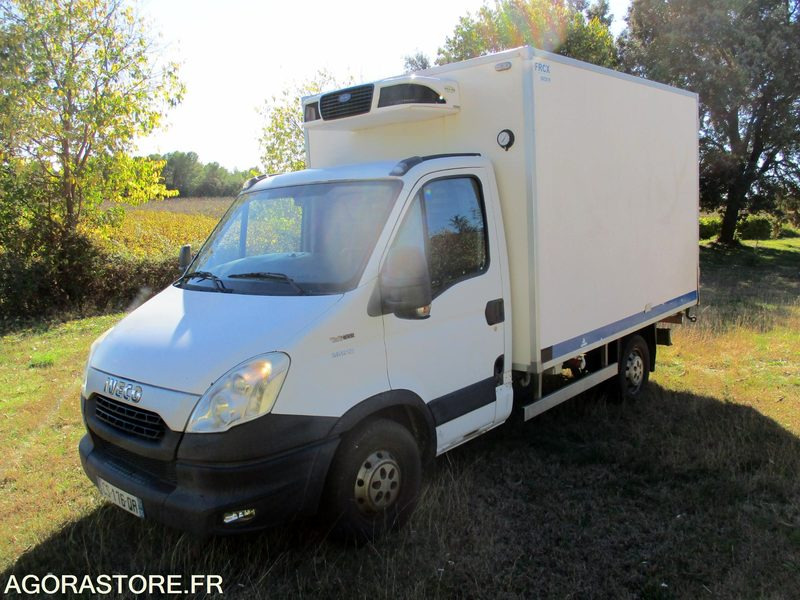 IVECO 35S13 de 2013 chassis cabine frigorifique idéal pour modifié en benne - כלי רכב מסחרי לקירור: תמונה 1 IVECO 35S13 de 2013 chassis cabine frigorifique idéal pour modifié en benne - כלי רכב מסחרי לקירור: תמונה 1