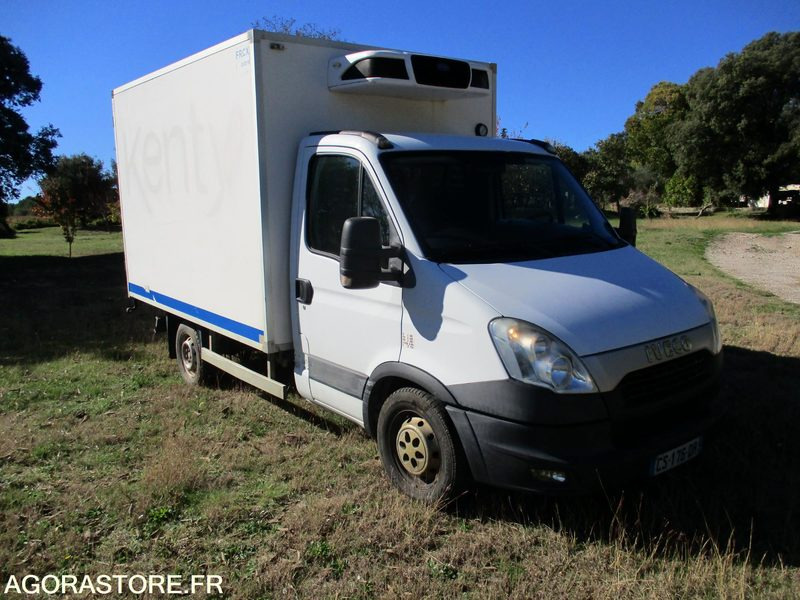 IVECO 35S13 de 2013 chassis cabine frigorifique idéal pour modifié en benne - כלי רכב מסחרי לקירור: תמונה 2 IVECO 35S13 de 2013 chassis cabine frigorifique idéal pour modifié en benne - כלי רכב מסחרי לקירור: תמונה 2