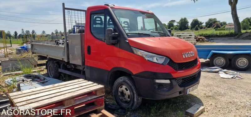 IVECO DAILY BENNE AVEC COFFRE ROUGE - כלי רכב מסחרי מזהיר: תמונה 2 IVECO DAILY BENNE AVEC COFFRE ROUGE - כלי רכב מסחרי מזהיר: תמונה 2