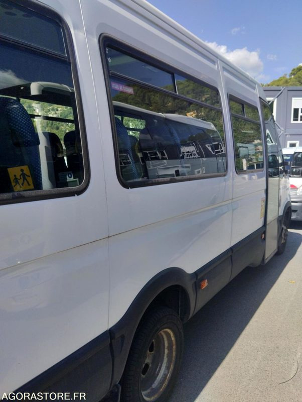 IVECO DAILY N°142064 - מיניבוס, כלי רכב מסחרי לנוסעים: תמונה 2 IVECO DAILY N°142064 - מיניבוס, כלי רכב מסחרי לנוסעים: תמונה 2