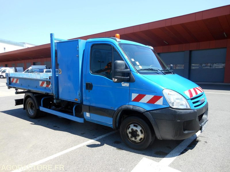 Iveco Daily 35C15 3.0 litres 146cv tri benne - כלי רכב מסחרי מזהיר: תמונה 3 Iveco Daily 35C15 3.0 litres 146cv tri benne - כלי רכב מסחרי מזהיר: תמונה 3