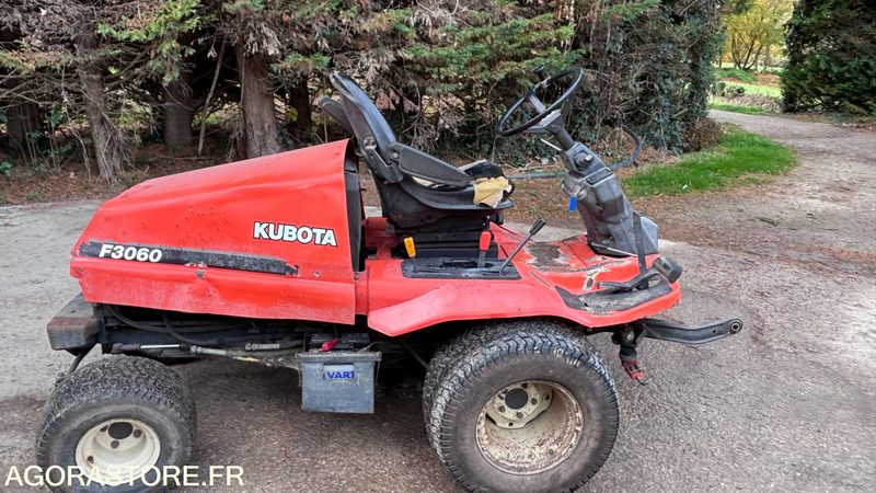 Kubota F3060 - מכסחת גינה: תמונה 1 Kubota F3060 - מכסחת גינה: תמונה 1