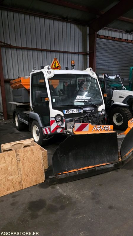 LINDNER UNITRAC 102C AMPLIROLL + LAME + SALEUSE 2008 5050 HEURES - משאית: תמונה 1 LINDNER UNITRAC 102C AMPLIROLL + LAME + SALEUSE 2008 5050 HEURES - משאית: תמונה 1