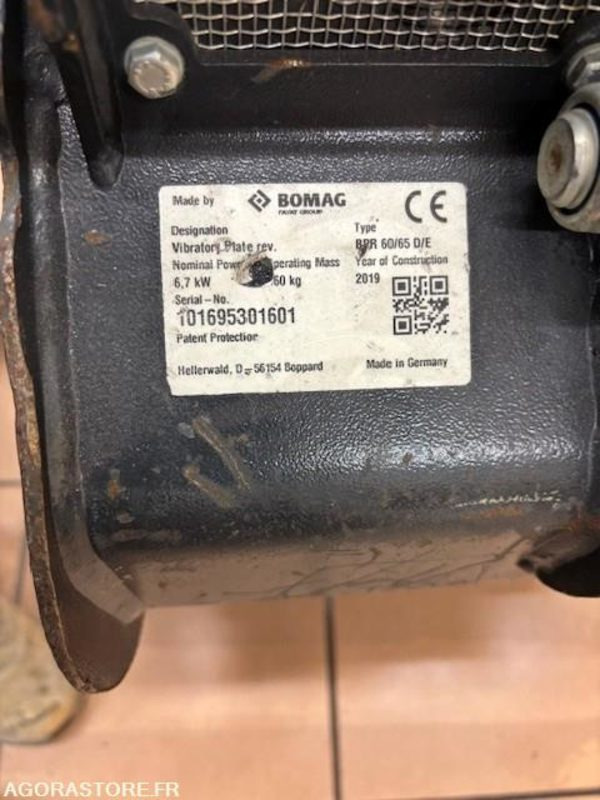 LOT DE 2 PLAQUES BOMAG BPR 60/65D/E ET BPR45/55D 2019 ET 2022 - מכונות אחרות: תמונה 1 LOT DE 2 PLAQUES BOMAG BPR 60/65D/E ET BPR45/55D 2019 ET 2022 - מכונות אחרות: תמונה 1