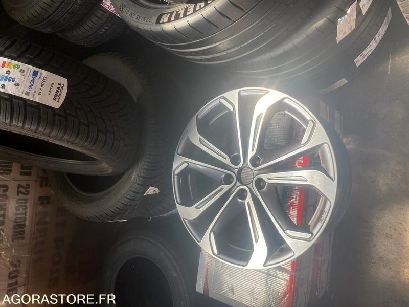 LOT DE 56 JANTES ALUMINIUM ORIGINE RENAULT ESPACE V EN 20 POUCES BI-TON - כלי/ ציוד: תמונה 1 LOT DE 56 JANTES ALUMINIUM ORIGINE RENAULT ESPACE V EN 20 POUCES BI-TON - כלי/ ציוד: תמונה 1