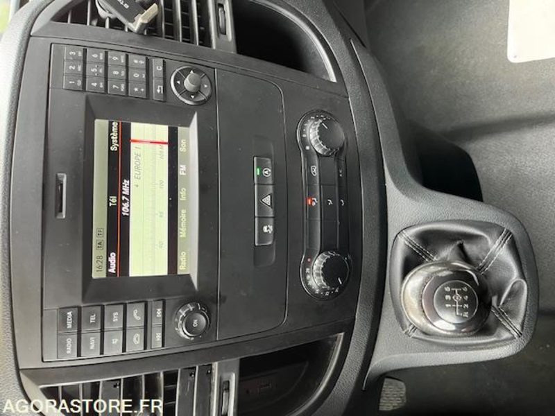 MERCEDES VITO MIXTO 116 CDI LONG 5 PLACES - 2021 - 193 000km - כלי רכב מסחרי עם לוח: תמונה 4 MERCEDES VITO MIXTO 116 CDI LONG 5 PLACES - 2021 - 193 000km - כלי רכב מסחרי עם לוח: תמונה 4