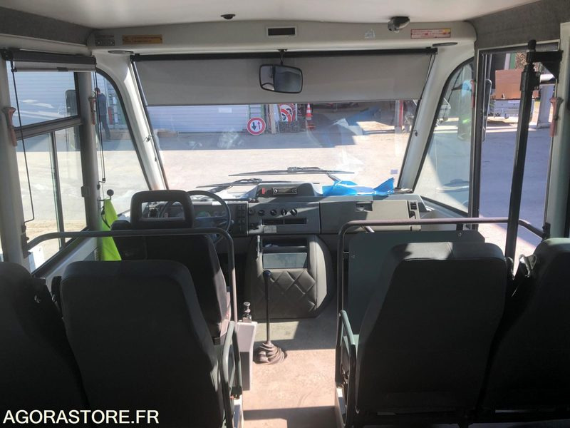 MINI-BUS MERCEDES VARIO - 127178 kms - 2000 - מיניבוס, כלי רכב מסחרי לנוסעים: תמונה 4 MINI-BUS MERCEDES VARIO - 127178 kms - 2000 - מיניבוס, כלי רכב מסחרי לנוסעים: תמונה 4