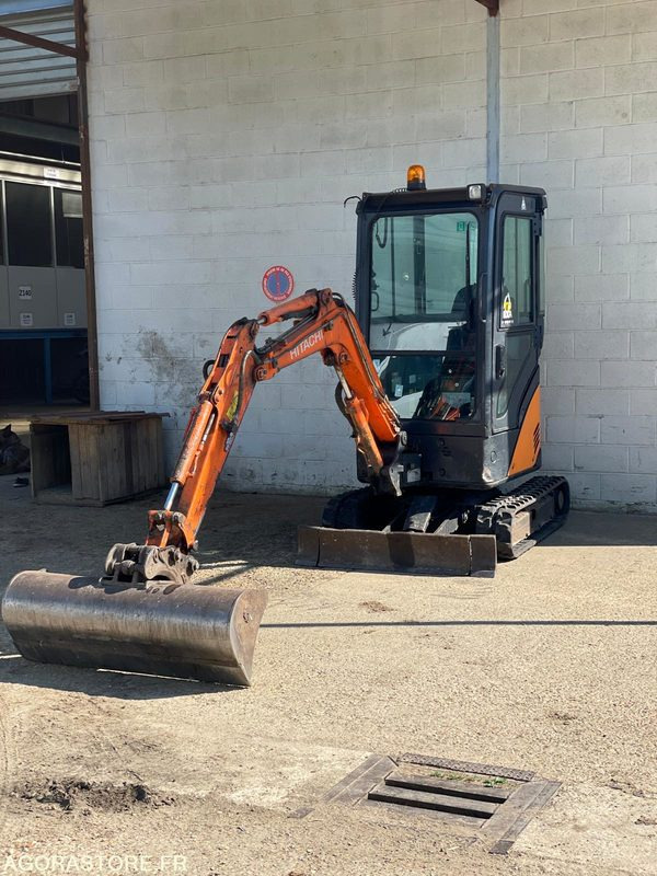 MINI-PELLE SUR CHENILLE CAOUTCHOUC HITACHI ZX17U-2 15CV 1.9T AVEC 3 GODETS - מחפר: תמונה 1 MINI-PELLE SUR CHENILLE CAOUTCHOUC HITACHI ZX17U-2 15CV 1.9T AVEC 3 GODETS - מחפר: תמונה 1