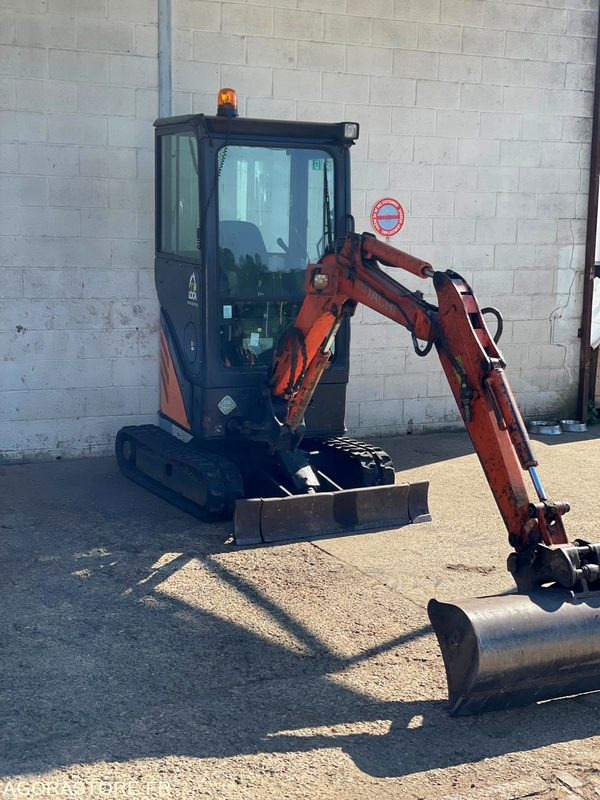 MINI-PELLE SUR CHENILLE CAOUTCHOUC HITACHI ZX17U-2 15CV 1.9T AVEC 3 GODETS - מחפר: תמונה 2 MINI-PELLE SUR CHENILLE CAOUTCHOUC HITACHI ZX17U-2 15CV 1.9T AVEC 3 GODETS - מחפר: תמונה 2