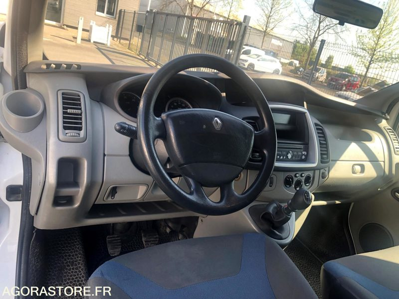 MINIBUS RENAULT TRAFIC 9 PLACES - מיניבוס, כלי רכב מסחרי לנוסעים: תמונה 5 MINIBUS RENAULT TRAFIC 9 PLACES - מיניבוס, כלי רכב מסחרי לנוסעים: תמונה 5