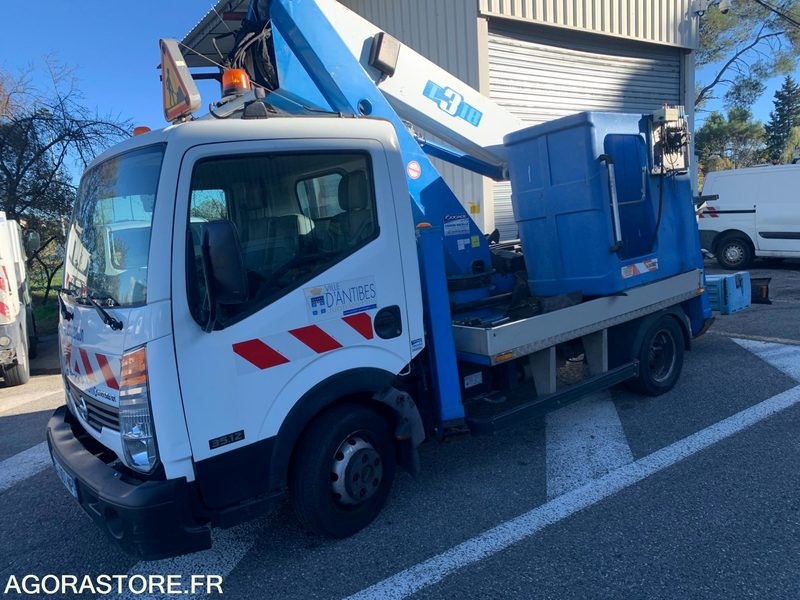 Nacelle élévatrice - 2013 - SOCAGE - Nissan - Cabstar - 91 757 kms - CZ 601 NP - כלי רכב מסחרי עם לוח: תמונה 2 Nacelle élévatrice - 2013 - SOCAGE - Nissan - Cabstar - 91 757 kms - CZ 601 NP - כלי רכב מסחרי עם לוח: תמונה 2