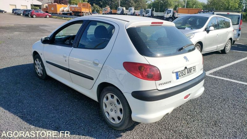 PEUGEOT 206 - 2005 - 142538kms - מכונית: תמונה 3 PEUGEOT 206 - 2005 - 142538kms - מכונית: תמונה 3