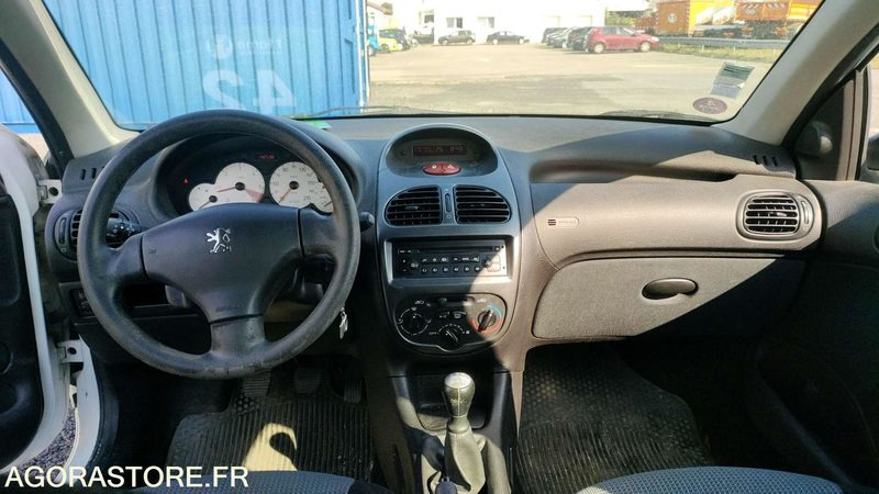 PEUGEOT 206 - 2005 - 142538kms - מכונית: תמונה 5 PEUGEOT 206 - 2005 - 142538kms - מכונית: תמונה 5