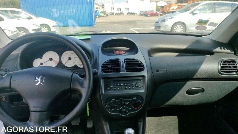 PEUGEOT 206 - 2005 - 142613kms - מכונית: תמונה 5 PEUGEOT 206 - 2005 - 142613kms - מכונית: תמונה 5