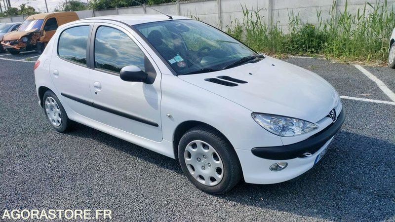 PEUGEOT 206 - 2005 - 142613kms - מכונית: תמונה 3 PEUGEOT 206 - 2005 - 142613kms - מכונית: תמונה 3