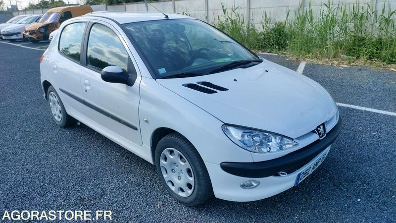 PEUGEOT 206 - 2005 -175624kms - מכונית: תמונה 1 PEUGEOT 206 - 2005 -175624kms - מכונית: תמונה 1