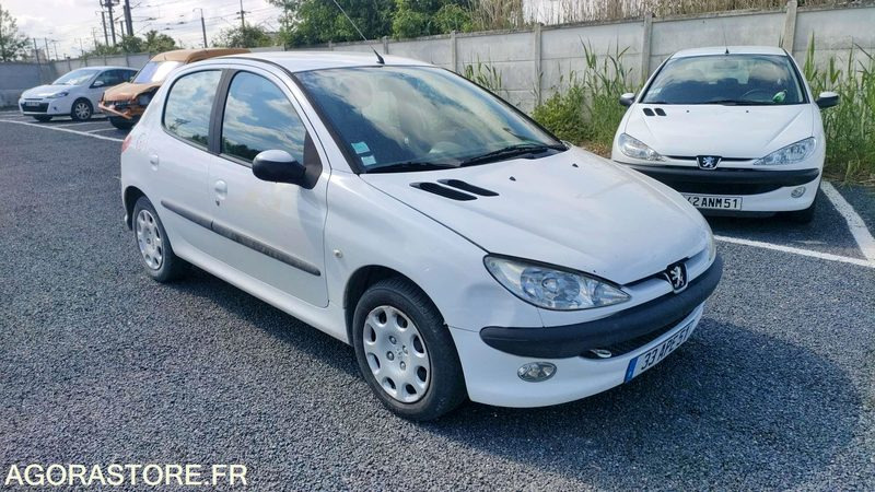 PEUGEOT 206 - 2005 - 209619kms - מכונית: תמונה 3 PEUGEOT 206 - 2005 - 209619kms - מכונית: תמונה 3
