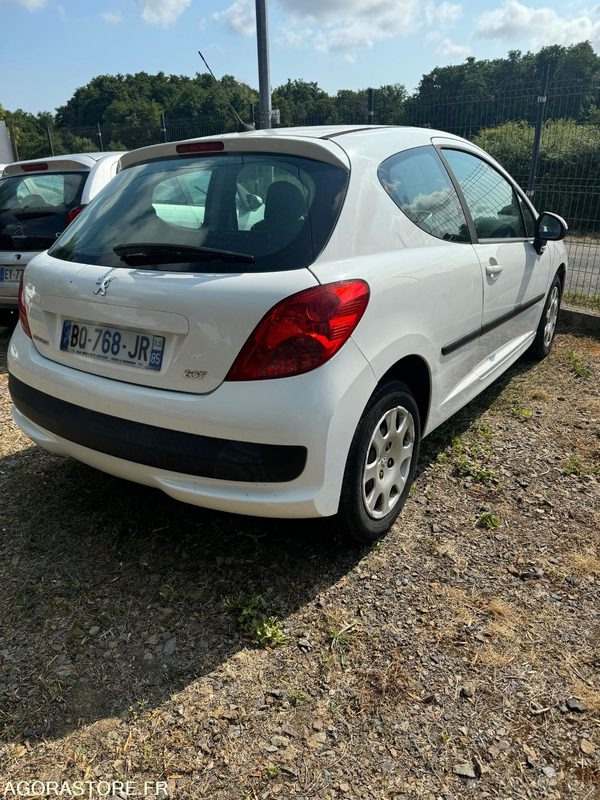 PEUGEOT 207 1.4 HDI STE - מכונית: תמונה 3 PEUGEOT 207 1.4 HDI STE - מכונית: תמונה 3