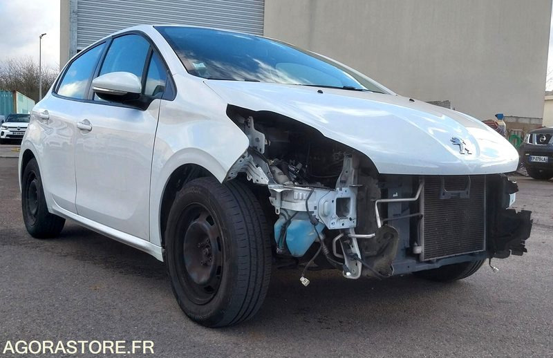 PEUGEOT 208 - 2018 - 121361km - ESSENCE - pour pièces - מכונית: תמונה 1 PEUGEOT 208 - 2018 - 121361km - ESSENCE - pour pièces - מכונית: תמונה 1