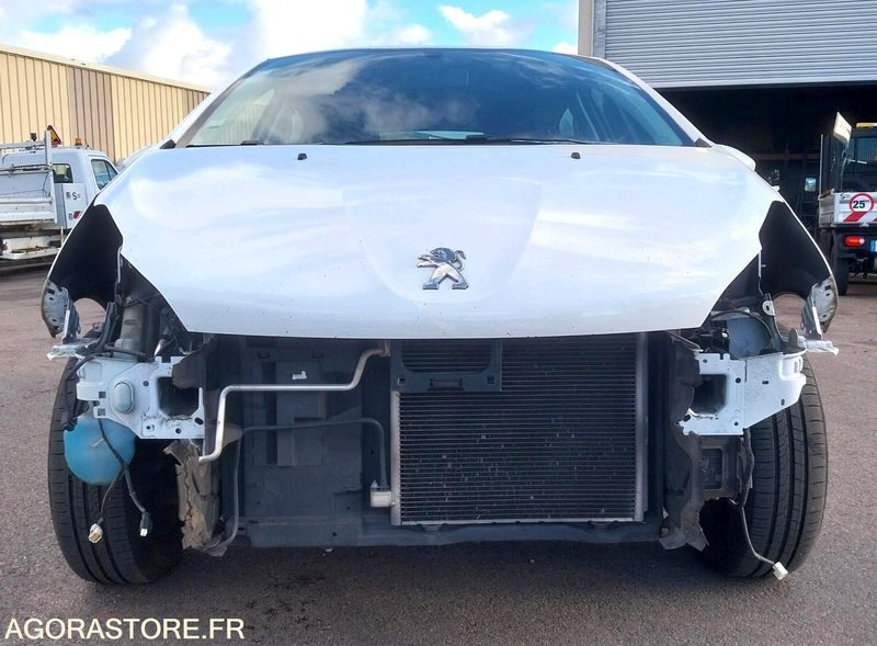 PEUGEOT 208 - 2018 - 121361km - ESSENCE - pour pièces - מכונית: תמונה 2 PEUGEOT 208 - 2018 - 121361km - ESSENCE - pour pièces - מכונית: תמונה 2