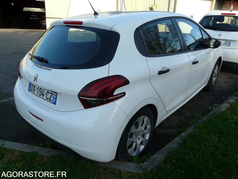 PEUGEOT 208 - מכונית: תמונה 4 PEUGEOT 208 - מכונית: תמונה 4