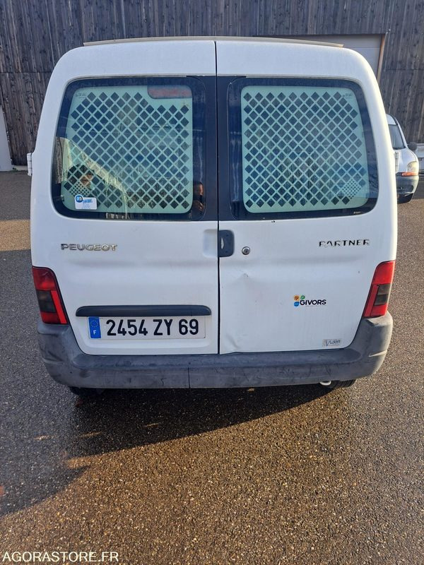 PEUGEOT PARTNER 103583kms 2004 - כלי רכב מסחרי קטן: תמונה 5 PEUGEOT PARTNER 103583kms 2004 - כלי רכב מסחרי קטן: תמונה 5