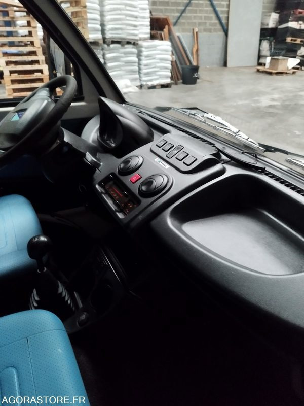 PIAGGIO PORTER - כלי רכב מסחרי מזהיר: תמונה 5 PIAGGIO PORTER - כלי רכב מסחרי מזהיר: תמונה 5