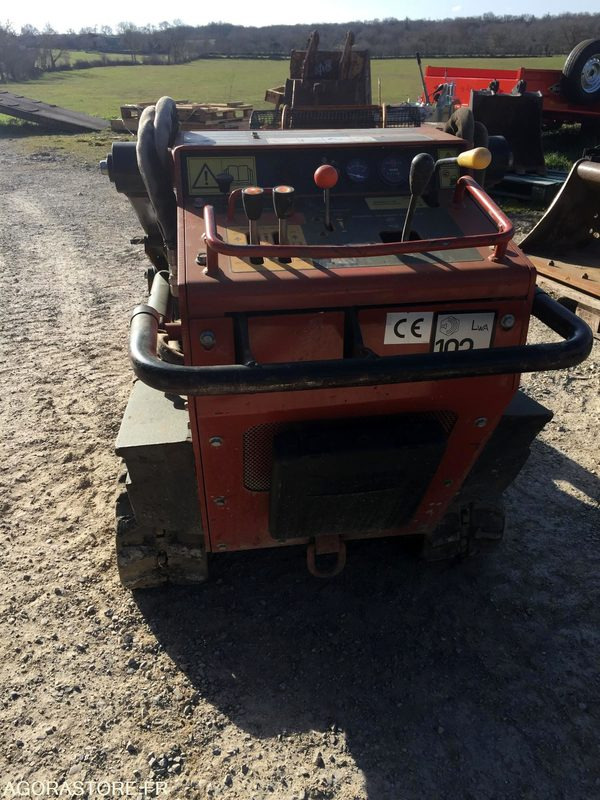 PORTE OUTILS à chenilles DITCH WITCH SK500 - מעמיס: תמונה 5 PORTE OUTILS à chenilles DITCH WITCH SK500 - מעמיס: תמונה 5