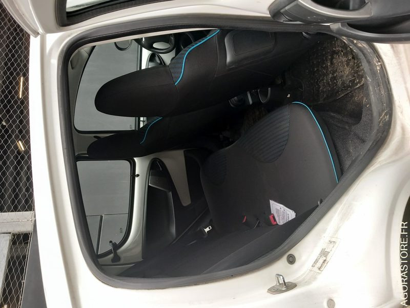 Peugeot 107 5 portes 1.0 i 12V 68 cv - 79300 km - sans CT- DE-042-HE - מכונית: תמונה 5 Peugeot 107 5 portes 1.0 i 12V 68 cv - 79300 km - sans CT- DE-042-HE - מכונית: תמונה 5