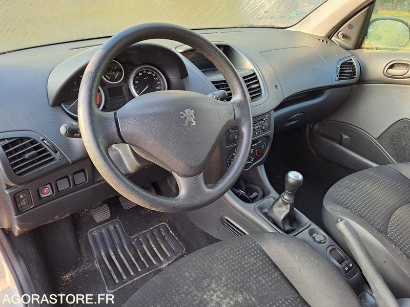 Peugeot 206+ - 2011 / 130 000 KM - מכונית: תמונה 4 Peugeot 206+ - 2011 / 130 000 KM - מכונית: תמונה 4