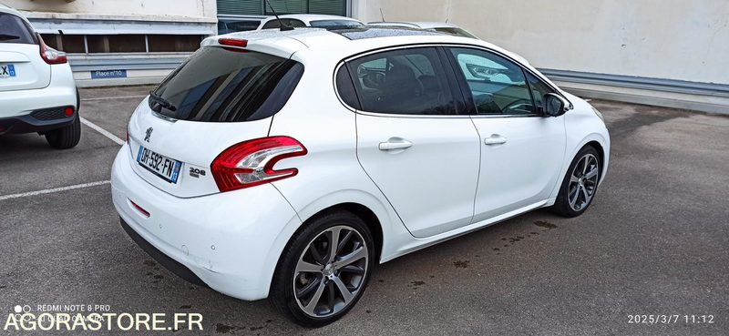 Peugeot 208 1.6 hdi 90 féline bvm5 - מכונית: תמונה 4 Peugeot 208 1.6 hdi 90 féline bvm5 - מכונית: תמונה 4