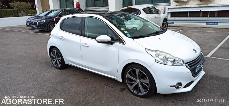 Peugeot 208 1.6 hdi 90 féline bvm5 - מכונית: תמונה 1 Peugeot 208 1.6 hdi 90 féline bvm5 - מכונית: תמונה 1